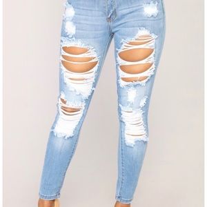 Fashion Nova Lightwash Jeans!